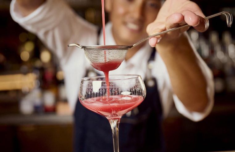 Tips To Promote Happy Hour Deals On Social Media